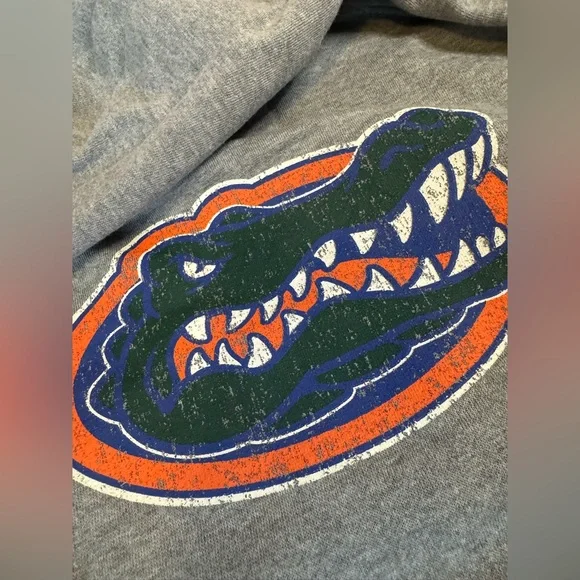 Colosseum Florida Gators grey hoodie, v-neck size XL, puffy stitched lettering - Picture 15 of 16